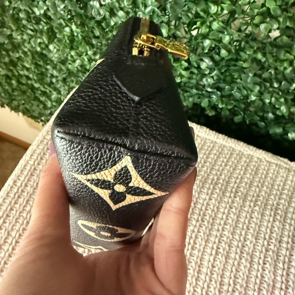Louis Vuitton Black Empriente Leather Cosmetic Bag - Picture 7 of 10